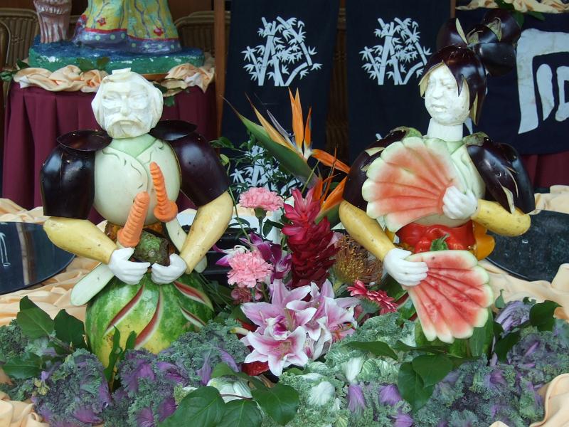 alaska549.JPG - Vegetable and fruit sculptures.