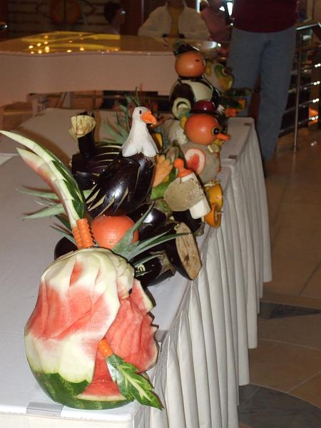 alaska550.JPG - Vegetable and fruit sculptures.