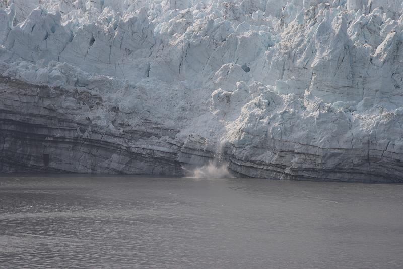 alaska602.JPG - Glacier Bay and the Margerie Glacier.  Glacier calving.