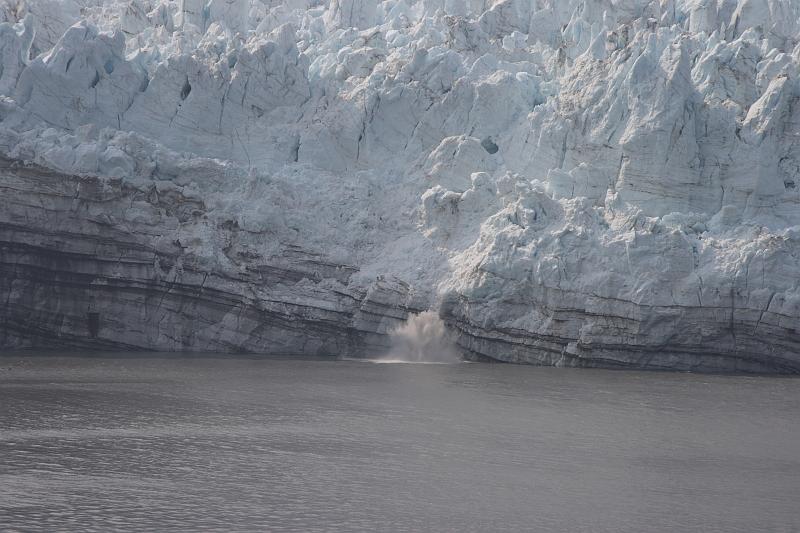 alaska604.JPG - Glacier Bay and the Margerie Glacier.  Glacier calving.