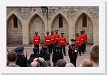gbsi_215 * Windsor Castle.  Changing of the Guard. * 1200 x 800 * (291KB)