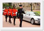gbsi_222 * Windsor Castle.  Changing of the Guard. * 1200 x 800 * (301KB)