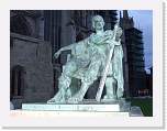 gbsi_312 * York.  Statue out front Yorkminster. * 1067 x 800 * (225KB)