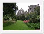 gbsi_406 * Edinburgh.  Holyroodhouse Palace .  Surrounding gardens. * 1067 x 800 * (313KB)