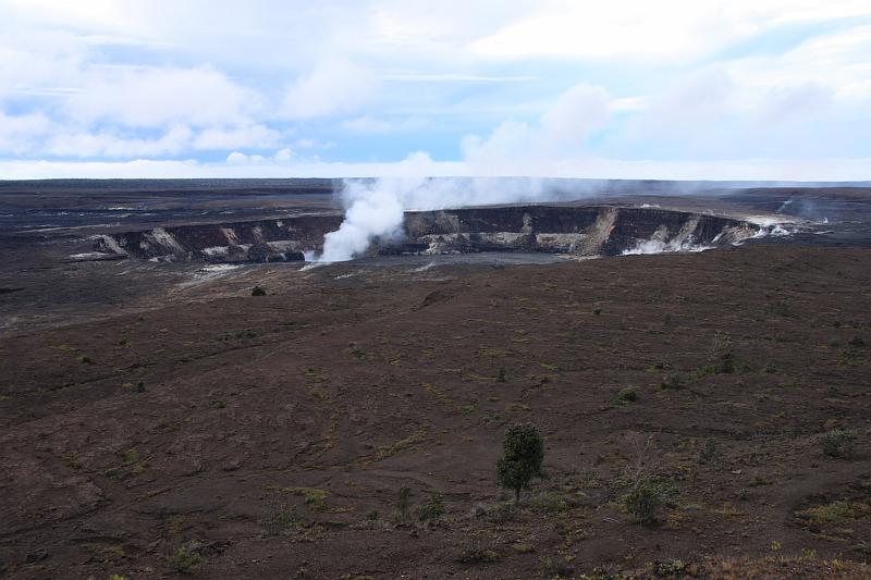 hawaii150.JPG - Day 4:  Back to Hawai'i Volcanoes National Park.  This is the Kileaua Caldera.