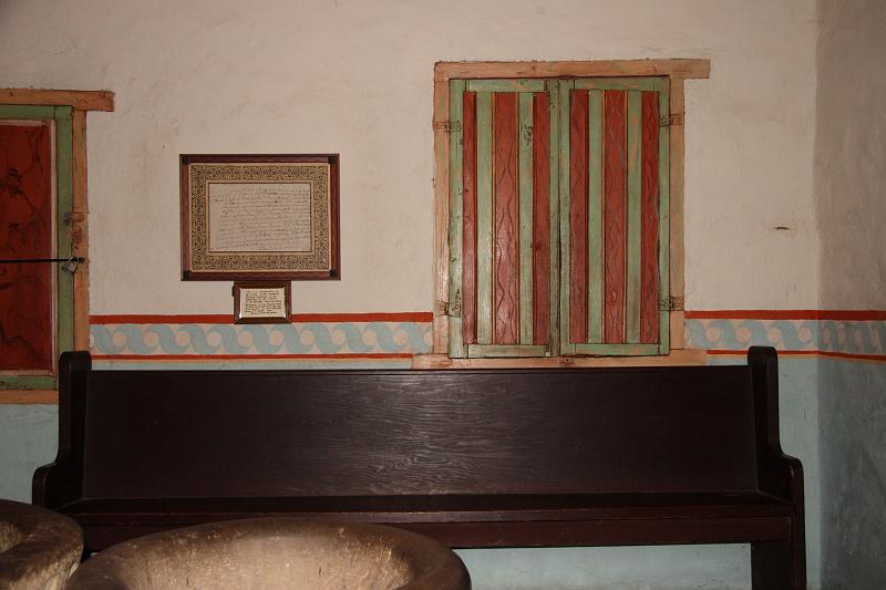 SJB006.JPG - Interesting colors in a side chapel of the church.