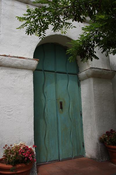 SJB016.JPG - Colorful door.