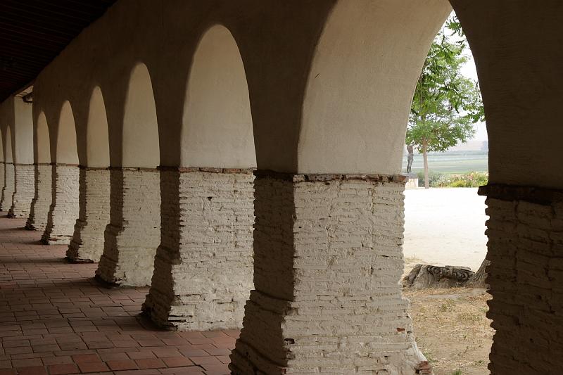 SJB027.JPG - Back to the courtyard.