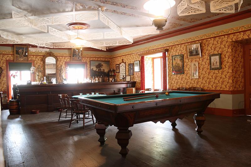 SJB058.JPG - Bar in the old hotel.