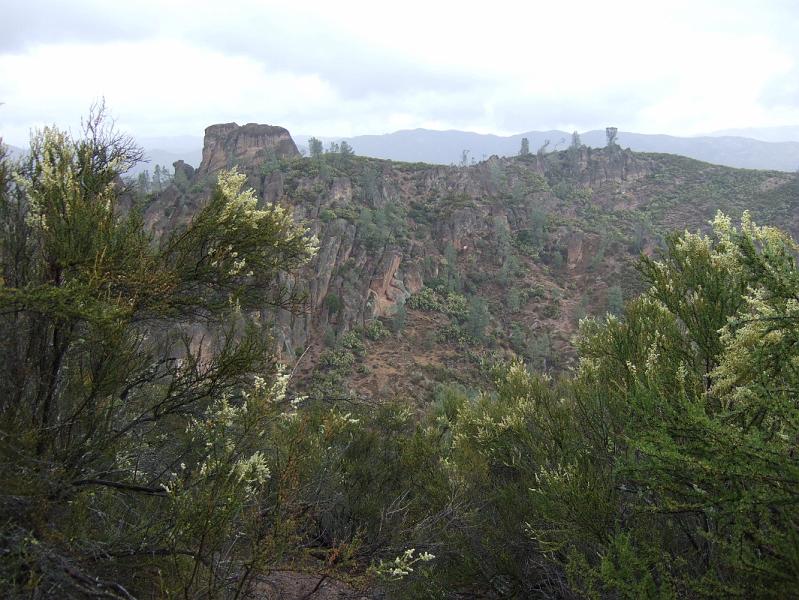 SJB080.JPG - Lots of rock formations.