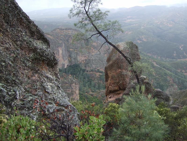 SJB106.JPG - More rocks.