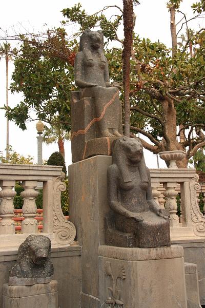 slo137.JPG - Hearst Castle.   This an ancient Egyptian statue., about 3000 years old.  Reminds of the British Museum visit of last summer.