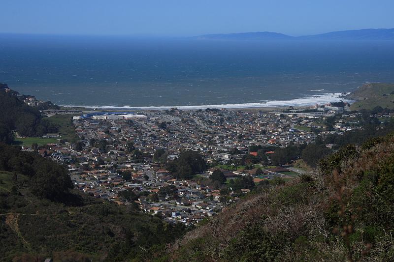sanpedro37.JPG - View of the Pacific and the Pacific Ocean below.