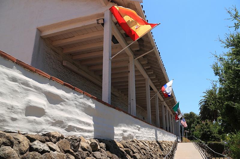 sonoma02.JPG - Entranceway.  Most of the Mission is rebuilt.