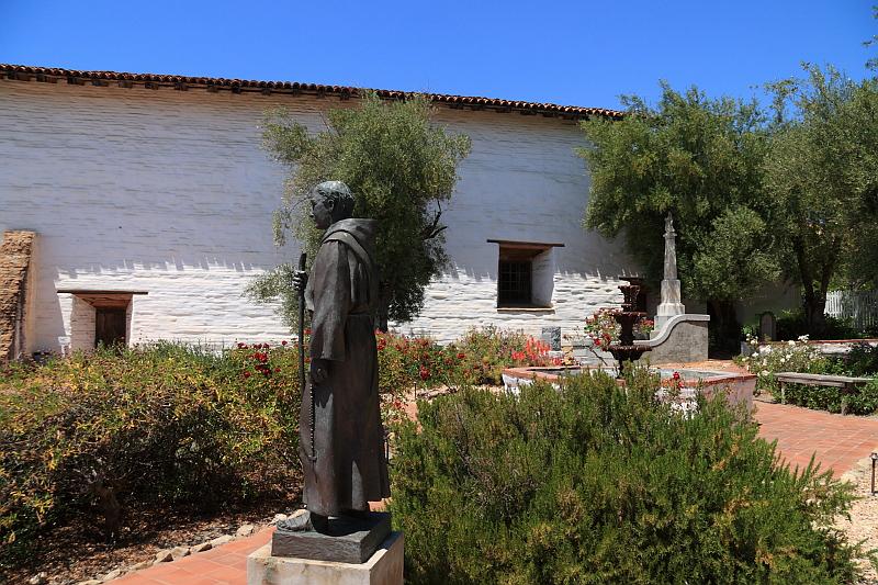 sonoma03.JPG - Courtyard.
