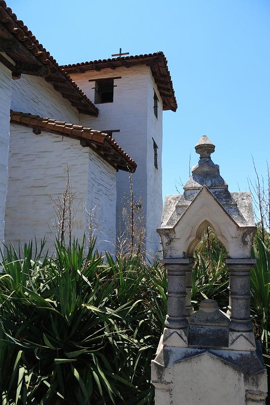 sonoma11.JPG - Outside is the cemetery.