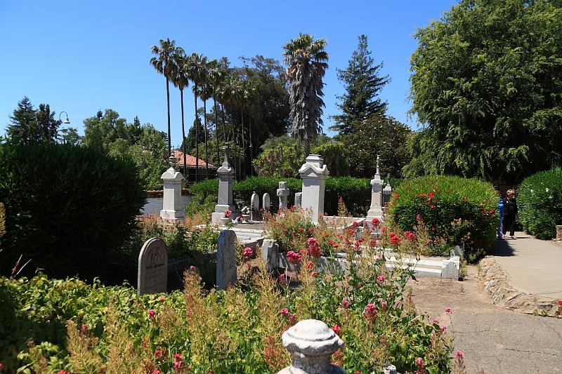 sonoma12.JPG - Cemetery where many of the early Mission folk are buried.