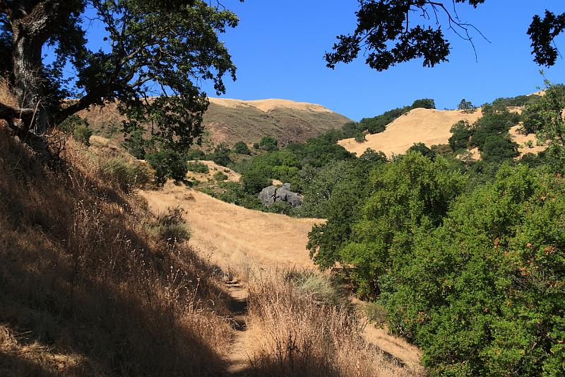 sonoma29.JPG - We can see the cave rock.