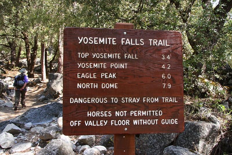 yosemite2010_003.JPG - We're hiking to the top of Yosemite Falls.