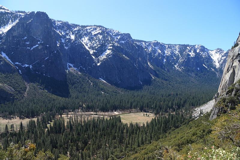 yosemite2010_010.JPG - View of Yosemite Valley.