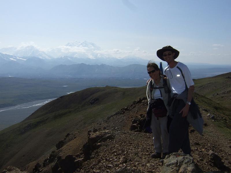 alaska494.JPG - Denali National Park.    Making use of the gorilla-pod.
