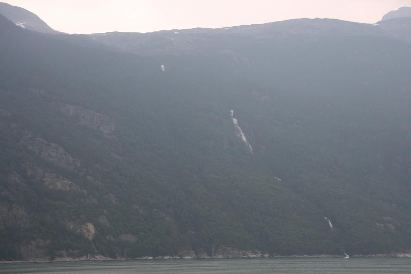 alaska641.JPG - Skagway.  Waterfall.  We're on our way to a bald eagle hunt... I mean float.