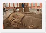 gbsi_938 * Dublin castle courtyard.  Neat sand sculptures in the courtyard out front. * 1200 x 800 * (370KB)