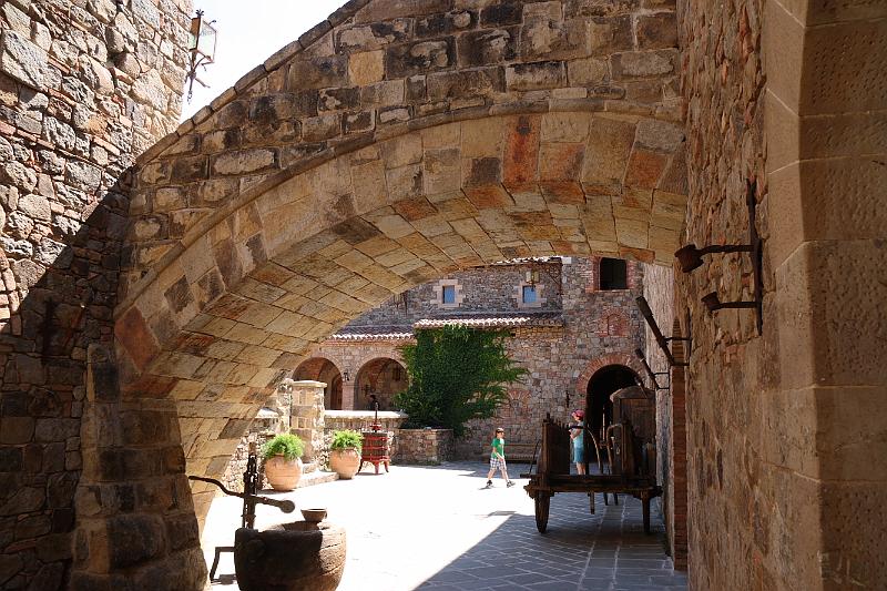 napa25.JPG - View of the courtyard.