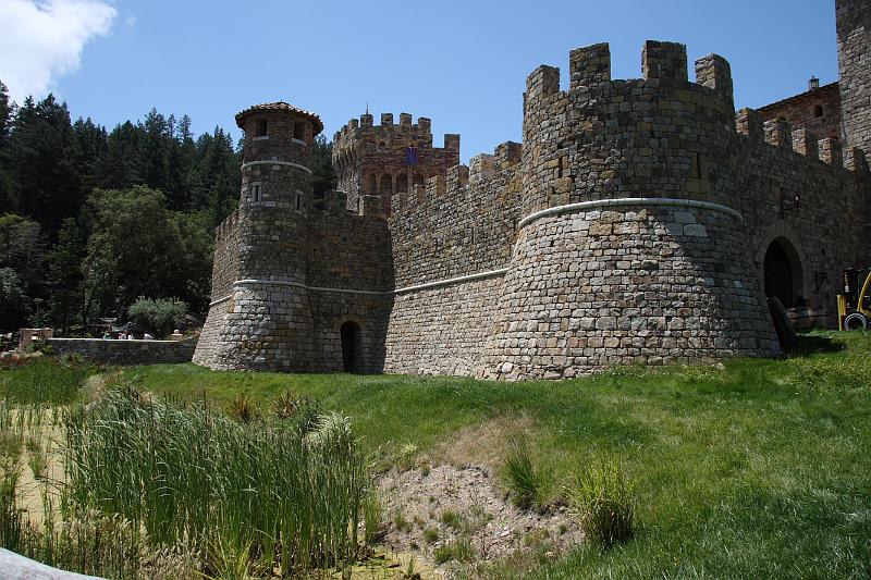 napa46.JPG - Now it looks like a castle.