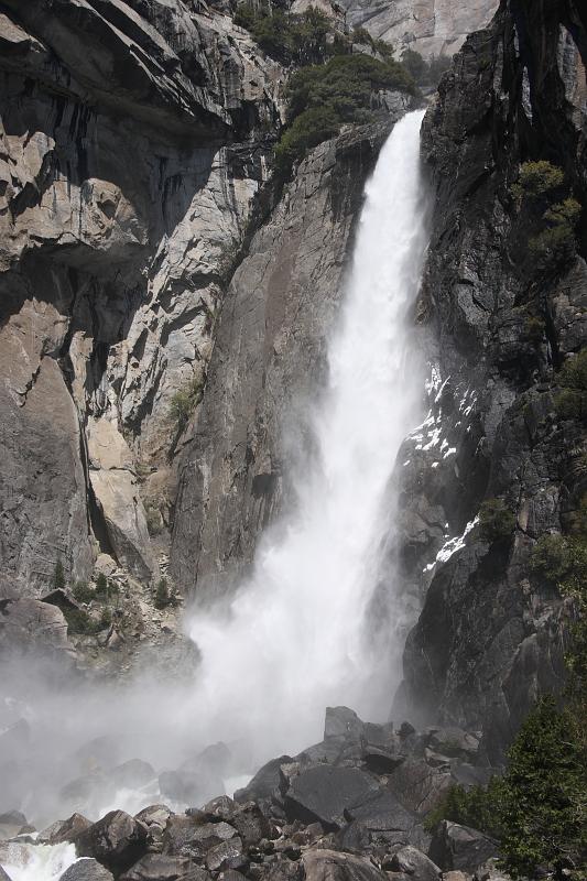 yosemite043.JPG - We can walk very close to the lower falls.