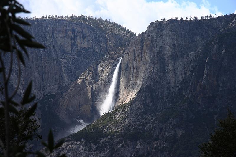 yosemite089.JPG - Great light on the falls.