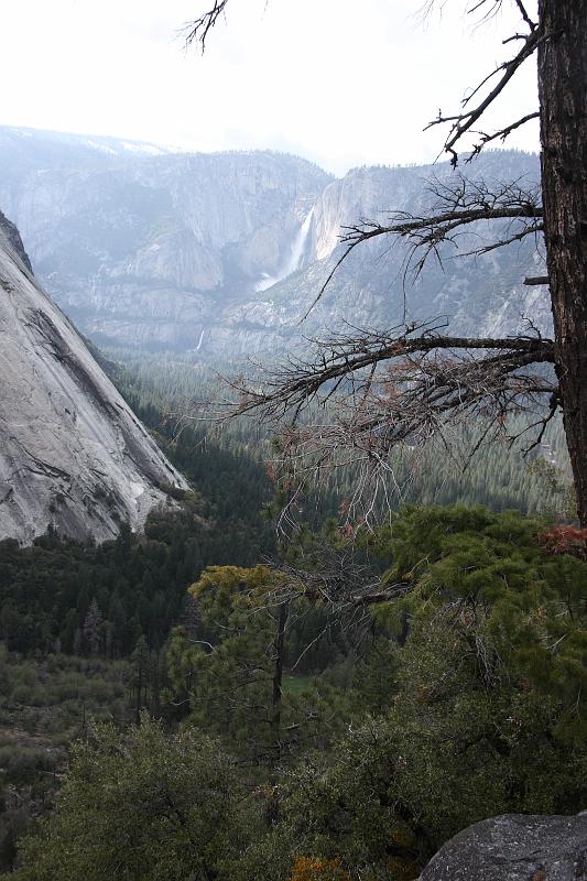 yosemite169.JPG - This is the only place in the park that you can see four waterfalls.