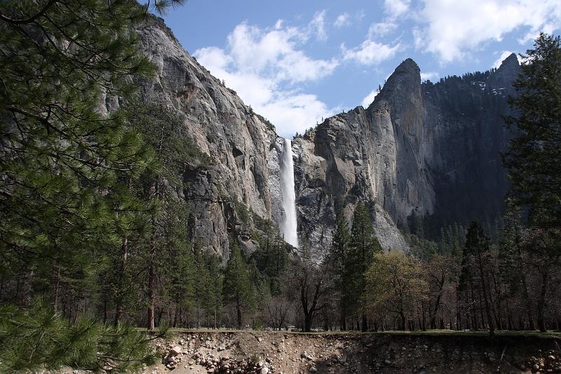 yosemite379.JPG - Bridalveil Falls.