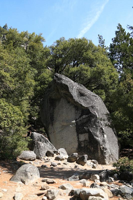 yosemite2010_004.JPG - Start of the trail.