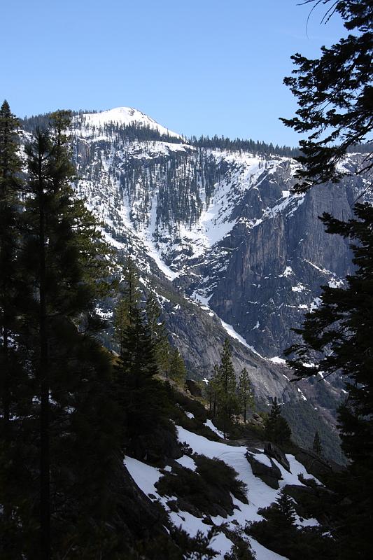yosemite2010_154.JPG - Why aren't they selling sno-cones up here?