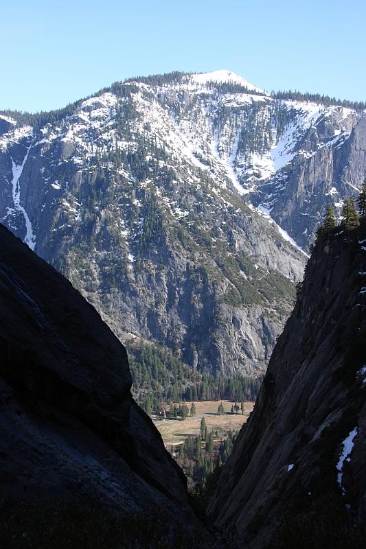 yosemite2010_167.JPG - Heading down.