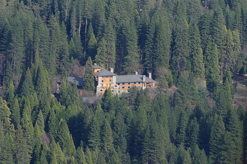yosemite2010_181.JPG - Close up of The Ahwahnee.  We'll be having dinner here at 8pm.